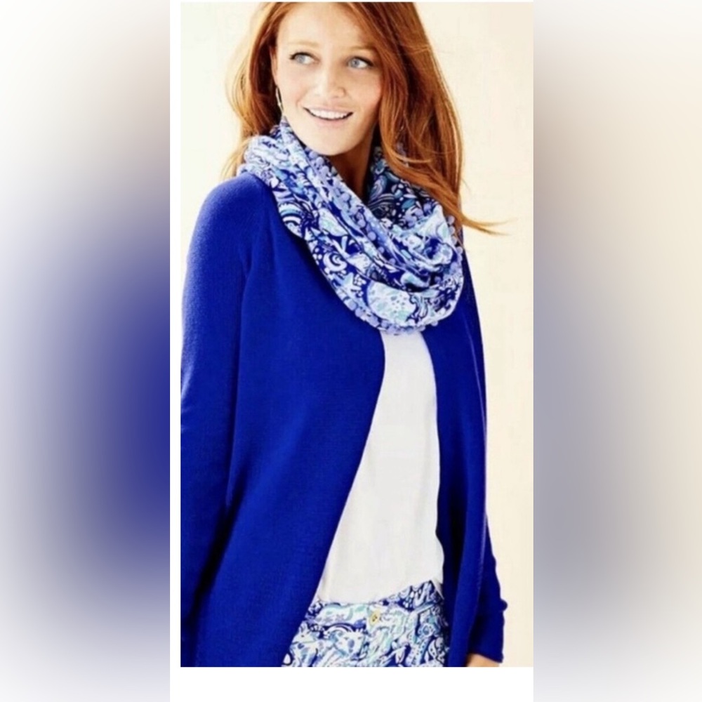 Lilly Pulitzer 💙Bundle 🩵Blue and White Patterned infinity Scarf & earrings